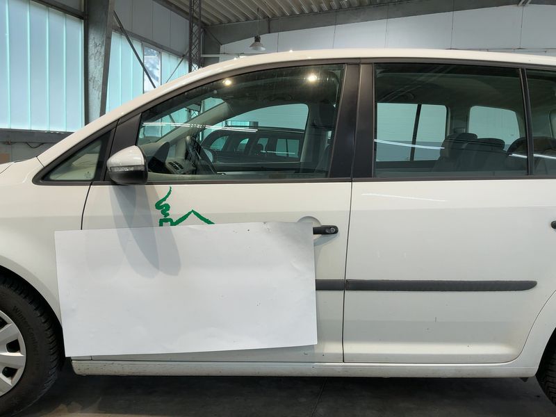 Volkswagen Touran 1.6 TDI Trendline 2015 – снимка 4