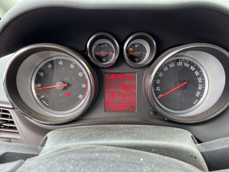 Opel Zafira Tourer 1.4 Turbo Innovation 2015 – снимка 12