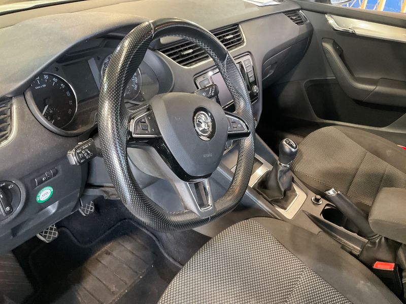 Skoda Octavia 1.6 TDI Ambition 2015 – снимка 27