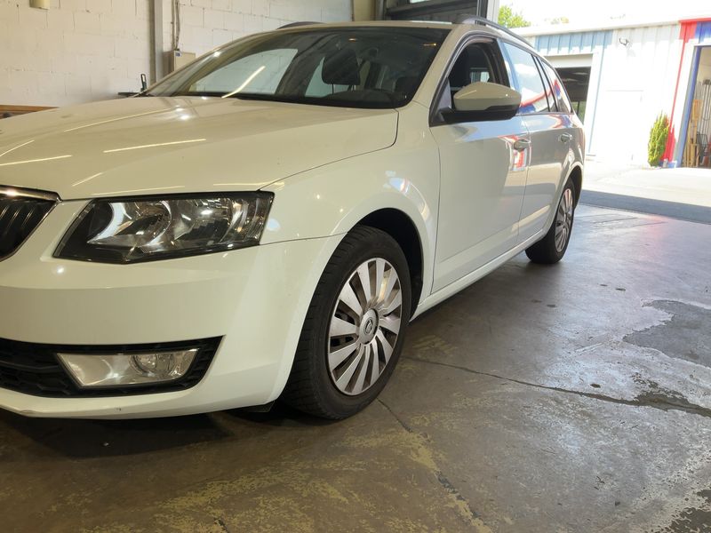 Skoda Octavia 1.6 TDI Ambition 2015 – снимка 2
