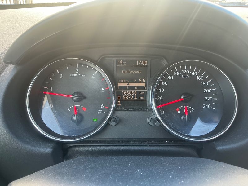 Nissan Qashqai 1.6 dCi Acenta 2012 – снимка 18
