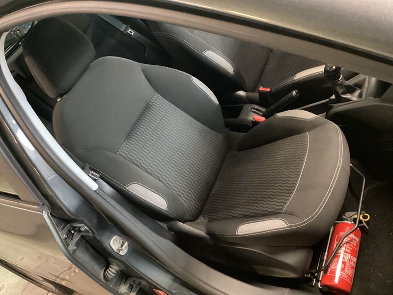 Peugeot 208 1.2 e-VTi Active 2015 – снимка 32