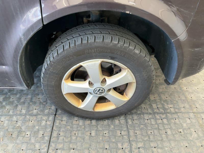 Volkswagen T5 Multivan 2.0 TDI Startline 2011 – снимка на щета