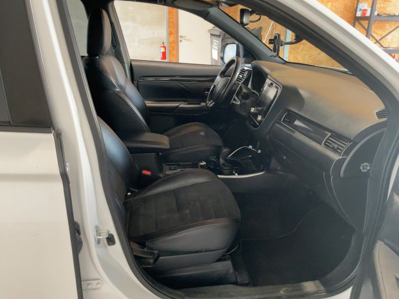 Mitsubishi Outlander 2.0 Instyle 2WD 2021 – снимка 16
