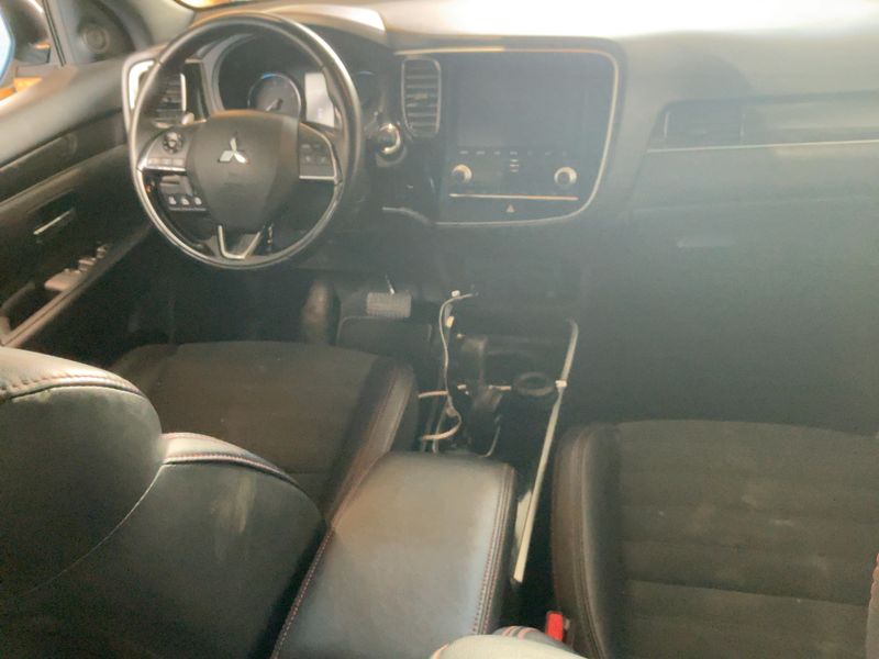 Mitsubishi Outlander 2.0 Instyle 2WD 2021 – снимка 17