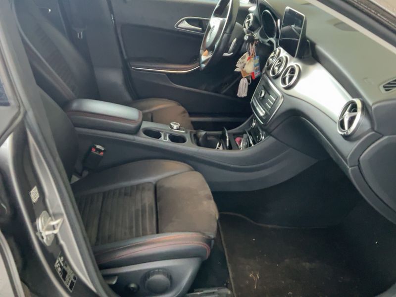 Mercedes-Benz CLA-Klasse CLA 200 d Premium 2017 – снимка 16