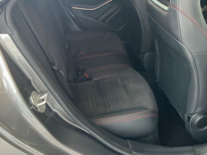 Mercedes-Benz CLA-Klasse CLA 200 d Premium 2017 – снимка 19