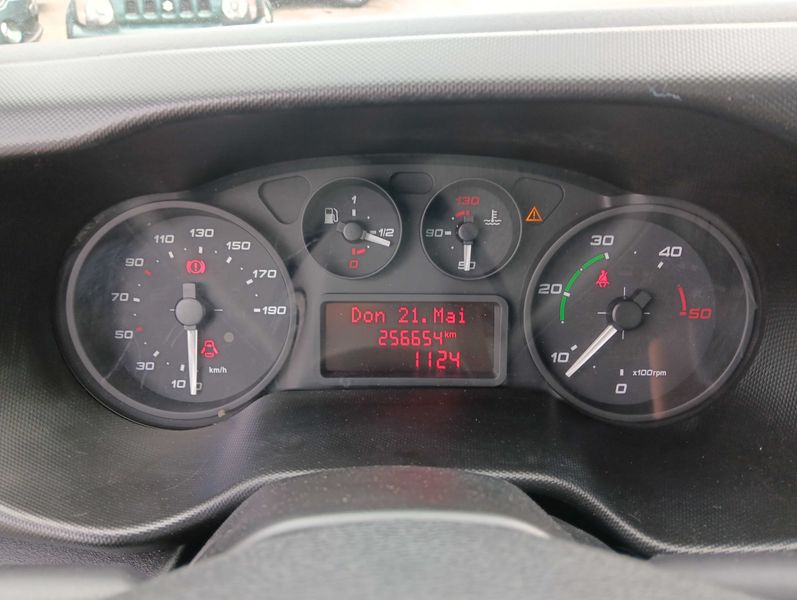 Iveco Daily 3.0 Diesel Einzelkabine 35 C Radstand 3750 2015 – снимка 12