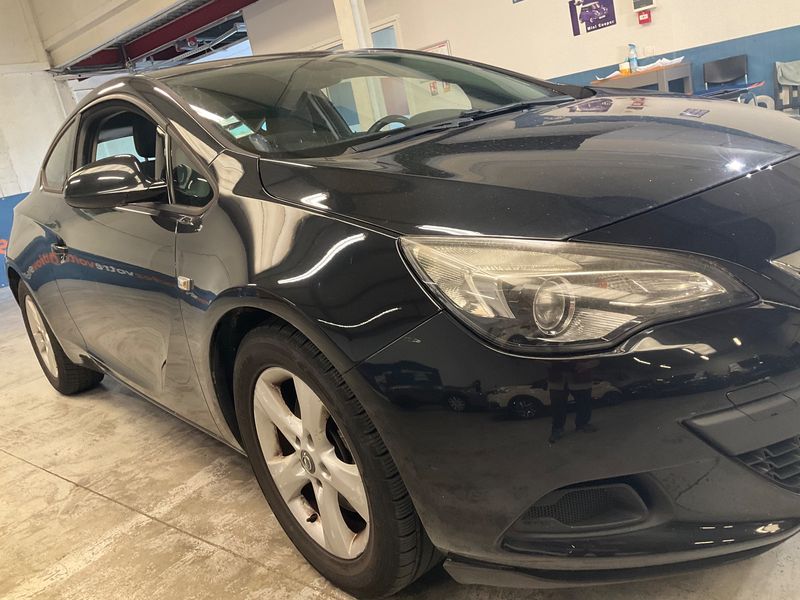 Opel Astra GTC 1.4 Turbo Edition 2012 – снимка 12