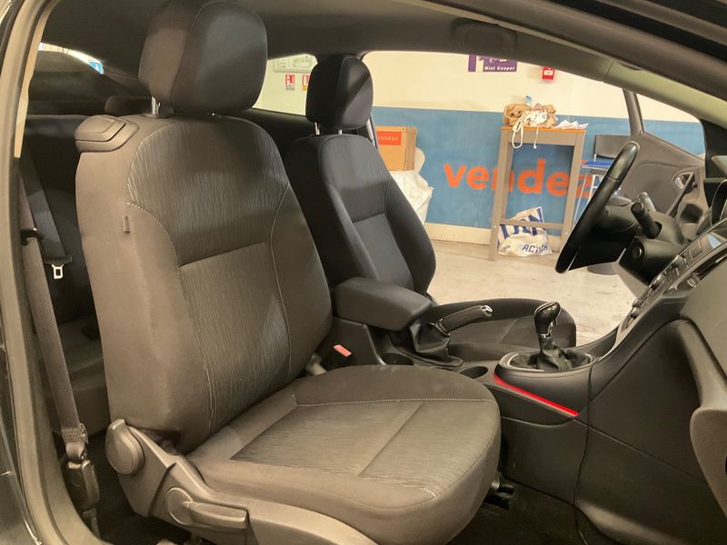 Opel Astra GTC 1.4 Turbo Edition 2012 – снимка 16
