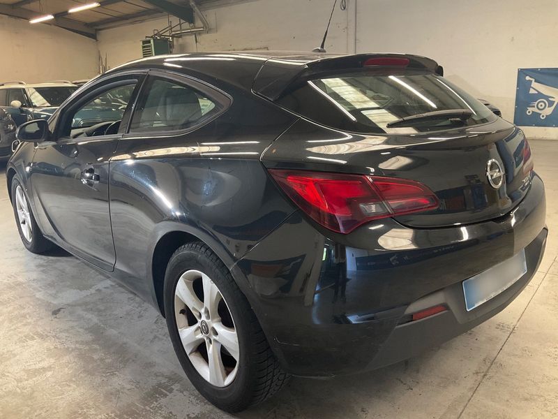 Opel Astra GTC 1.4 Turbo Edition 2012 – снимка 6