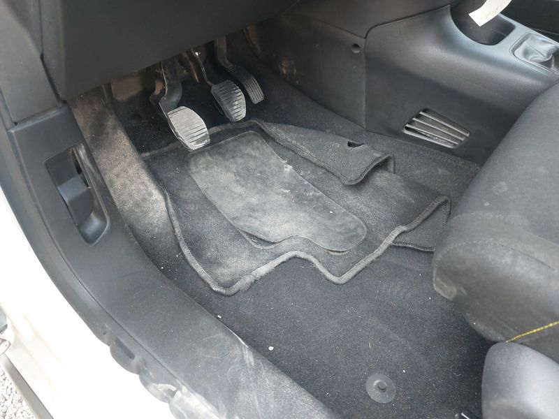 Citroen C3 1.5 Blue-HDi Société Feel Nav 2020 – снимка на щета 52