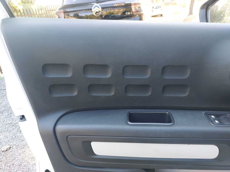 Citroen C3 1.5 Blue-HDi Société Feel Nav 2020 – снимка на щета 56