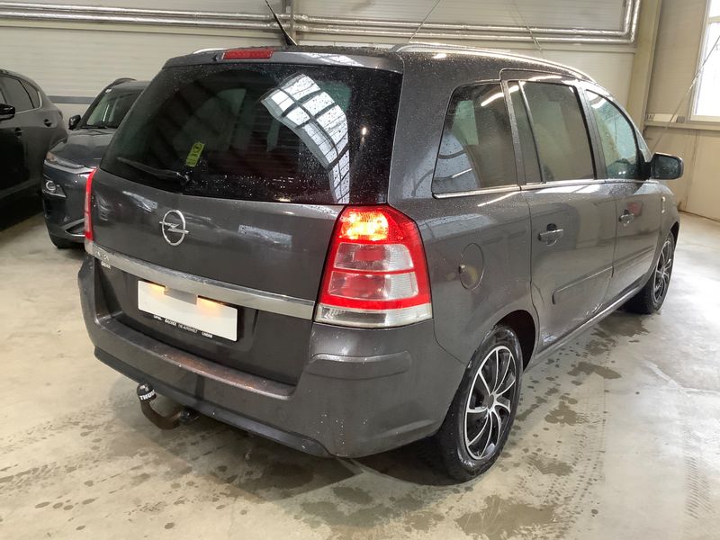 Opel Zafira 1.8 LPG Selection 2011 – снимка 2