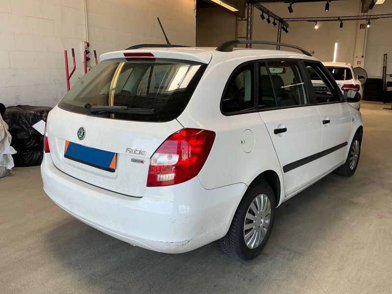 Skoda Fabia 1.2 Cool Edition 2011 – снимка 2