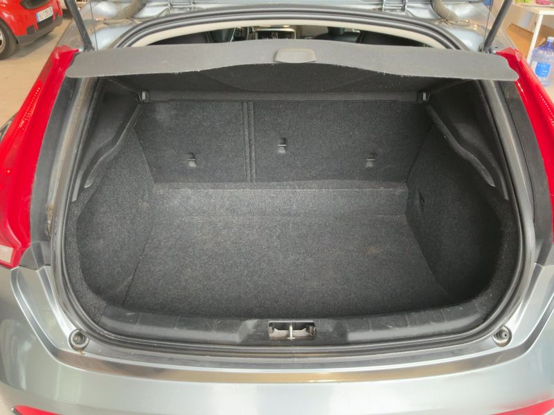 Volvo V40 2.0 D3 Xenium 2016 – снимка 15