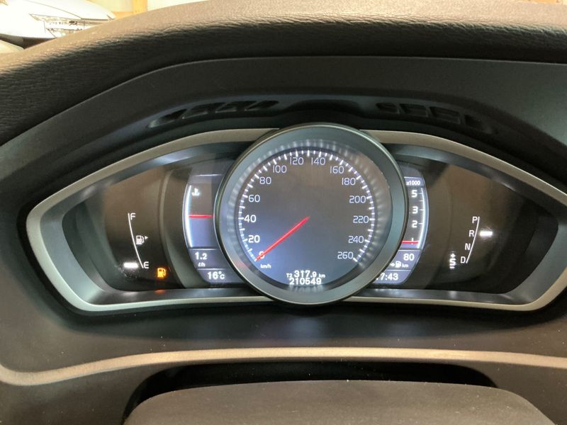 Volvo V40 2.0 D3 Xenium 2016 – снимка 18
