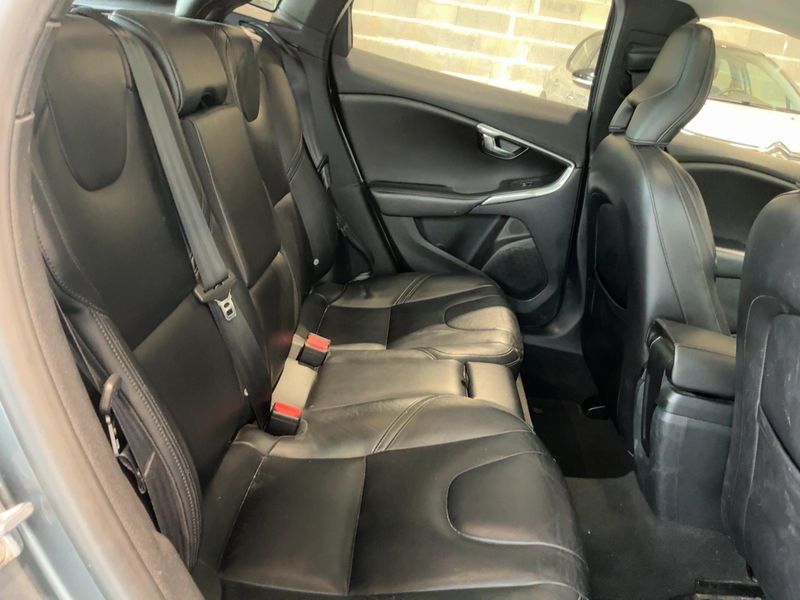 Volvo V40 2.0 D3 Xenium 2016 – снимка 19