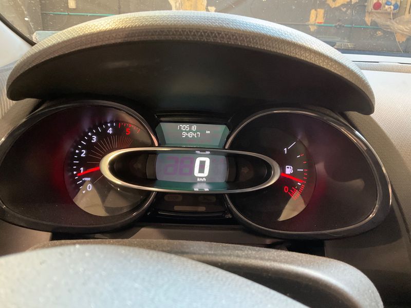 Renault Clio 1.5 dCi Authentique 2016 – снимка 13