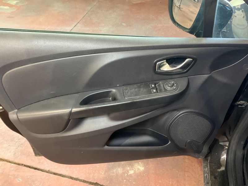 Renault Clio 1.5 dCi Authentique 2016 – снимка на щета