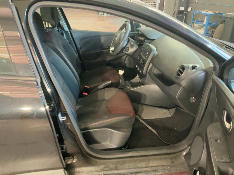 Renault Clio 1.5 dCi Authentique 2016 – снимка 11