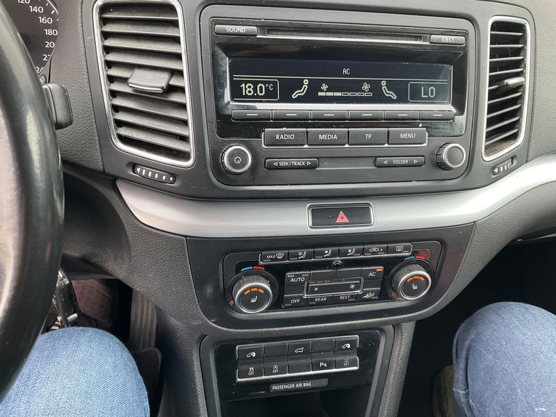 Volkswagen Sharan 2.0 TDI Style BlueMotion Tech 2011 – снимка 27