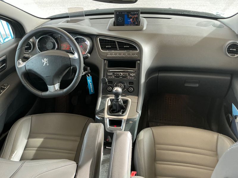 Peugeot 5008 1.6 Blue-HDi Allure 2015 – снимка 17