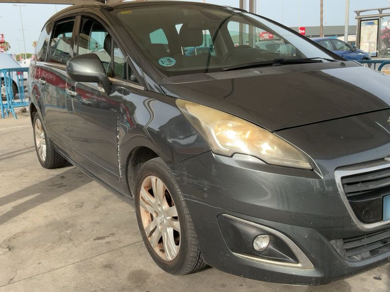 Peugeot 5008 1.6 Blue-HDi Allure 2015 – снимка 12