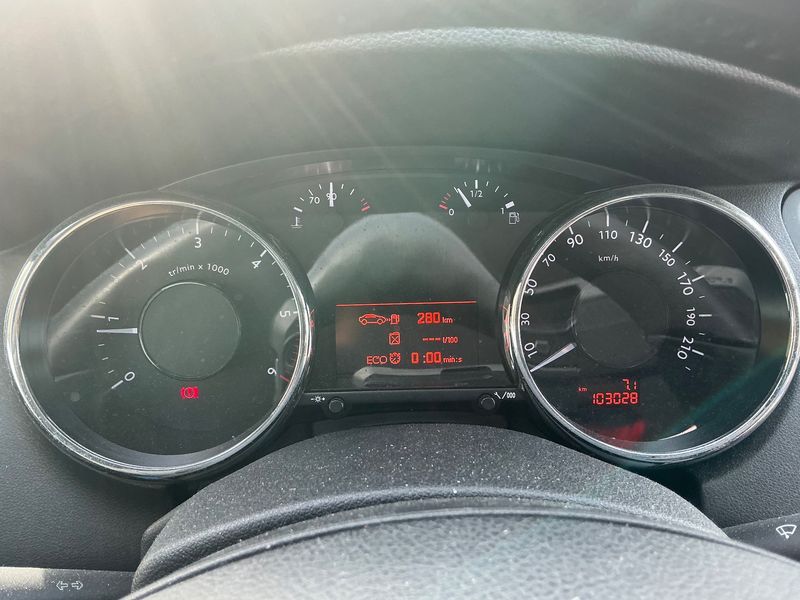 Peugeot 5008 1.6 Blue-HDi Allure 2015 – снимка 18