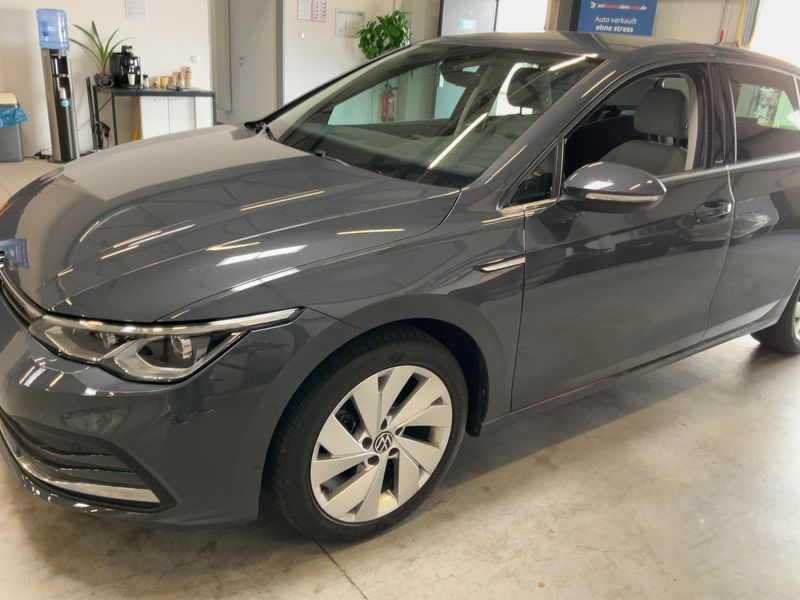 Volkswagen Golf VIII 1.5 eTSI ACT Style 2020 – снимка 2
