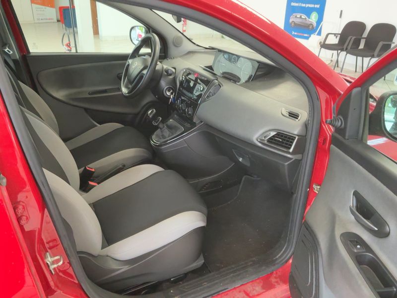 Lancia Ypsilon 1.2 Silver 2014 – снимка 16