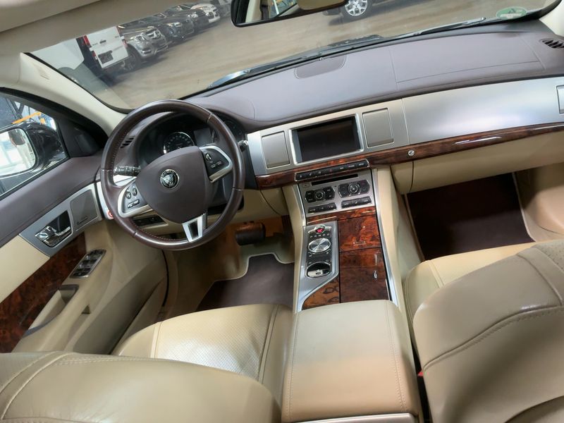 Jaguar XF 3.0 D V6 S 2013 – снимка 18
