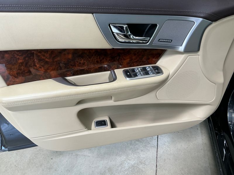 Jaguar XF 3.0 D V6 S 2013 – снимка 27