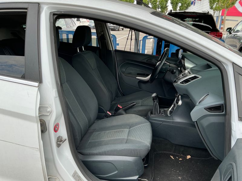 Ford Fiesta 1.6 TDCi Titanium 2010 – снимка 3