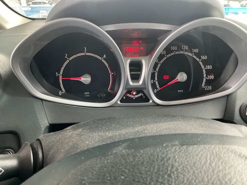 Ford Fiesta 1.6 TDCi Titanium 2010 – снимка 4