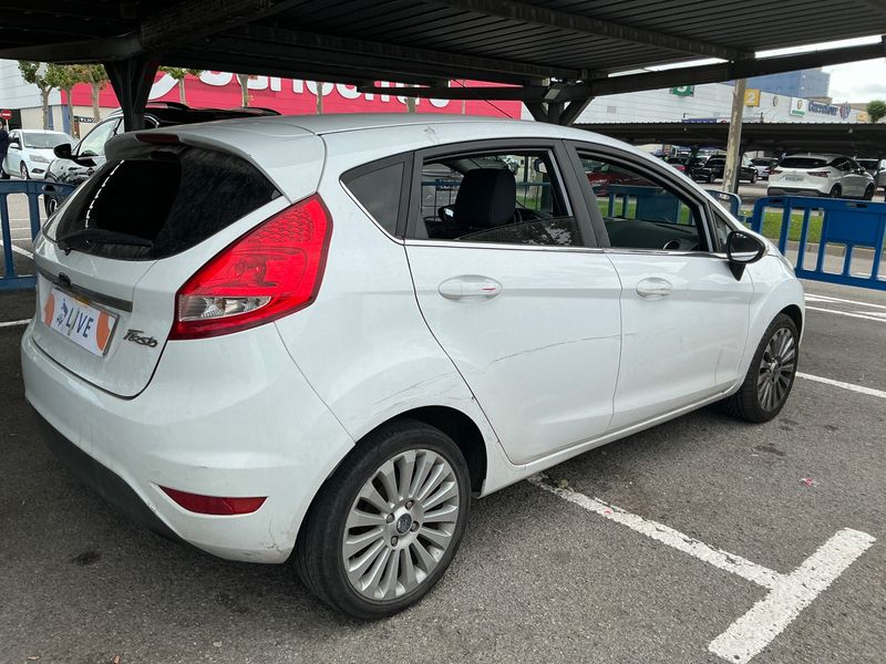 Ford Fiesta 1.6 TDCi Titanium 2010 – снимка 2