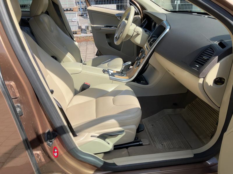 Volvo XC60 2.0 D4 Edition PRO 2WD 2013 – снимка 17