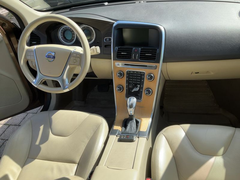 Volvo XC60 2.0 D4 Edition PRO 2WD 2013 – снимка 18