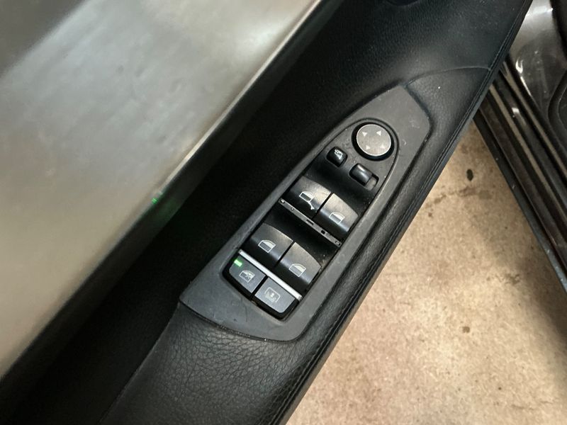 BMW 7er 730d 2011 – снимка 24