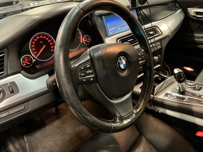 BMW 7er 730d 2011 – снимка 23