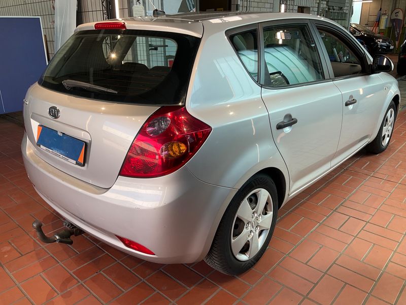 Kia cee'd 1.4 Vision 2009 – снимка 2
