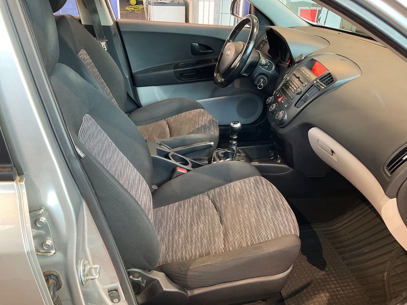 Kia cee'd 1.4 Vision 2009 – снимка 3