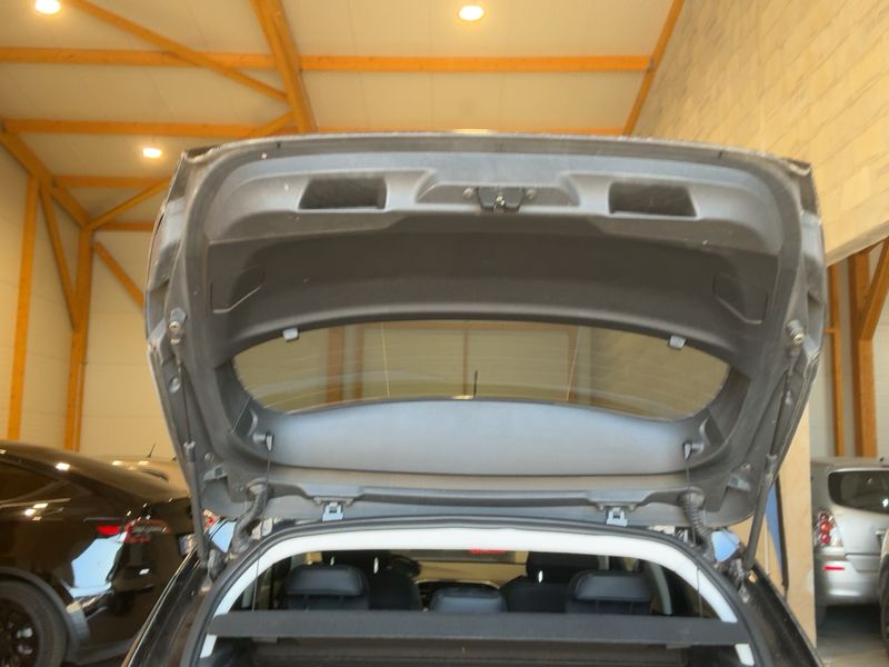 Peugeot 308 2.0 Blue-HDi Feline 2014 – снимка 15