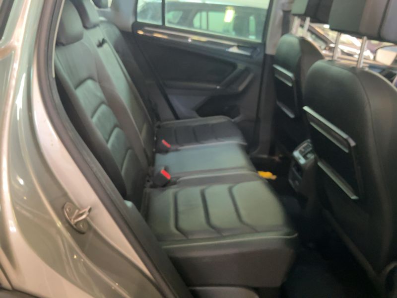 Volkswagen Tiguan 2.0 TDI Carat Edition 4Motion BlueMotion Tech 2016 – снимка 19