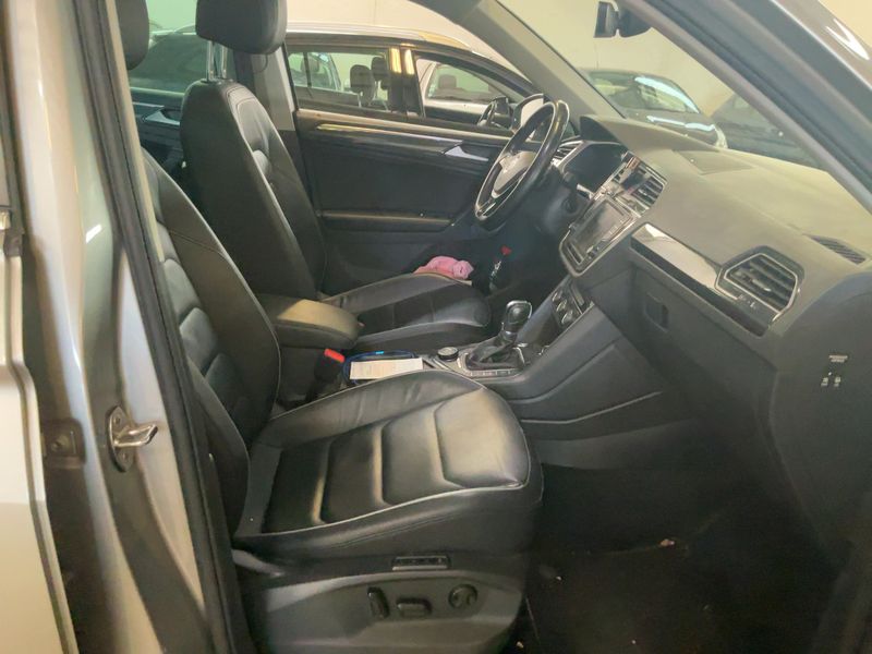 Volkswagen Tiguan 2.0 TDI Carat Edition 4Motion BlueMotion Tech 2016 – снимка 16