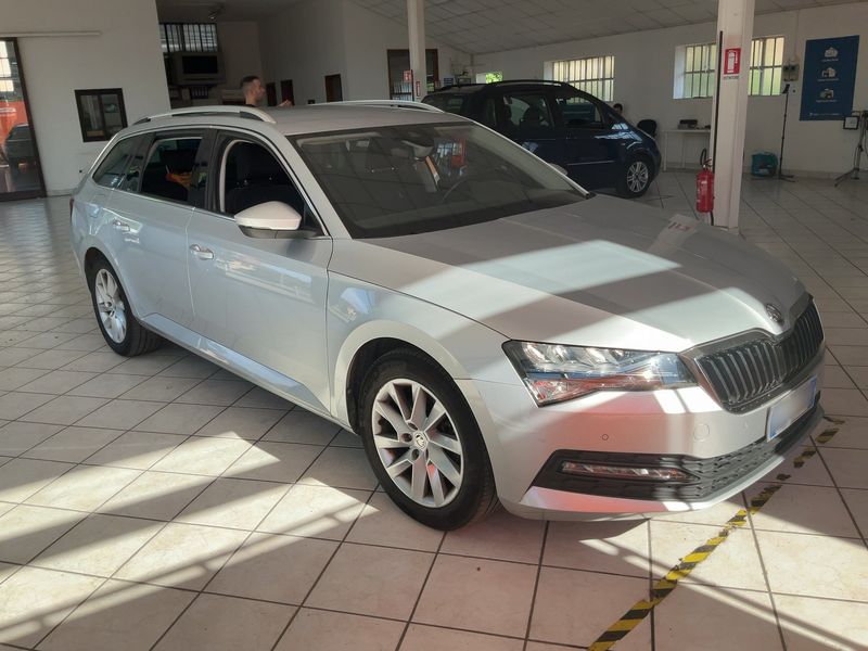 Skoda Superb 2.0 TDI Executive 2023 – снимка 12