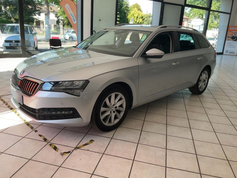 Skoda Superb 2.0 TDI Executive 2023 – снимка 2