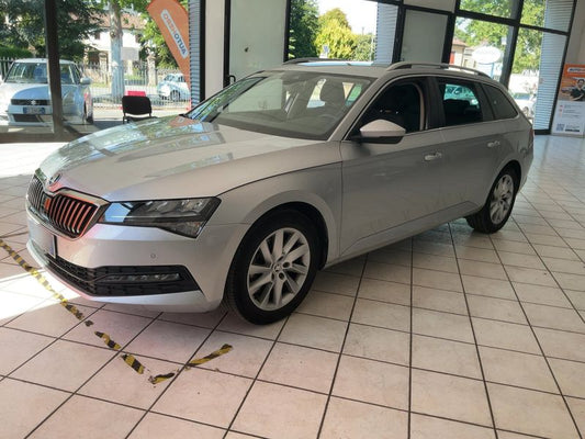 Skoda Superb 2.0 TDI Executive 2023 – снимка 2