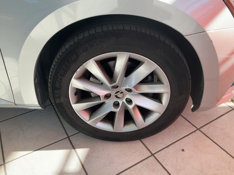 Skoda Superb 2.0 TDI Executive 2023 – снимка 11