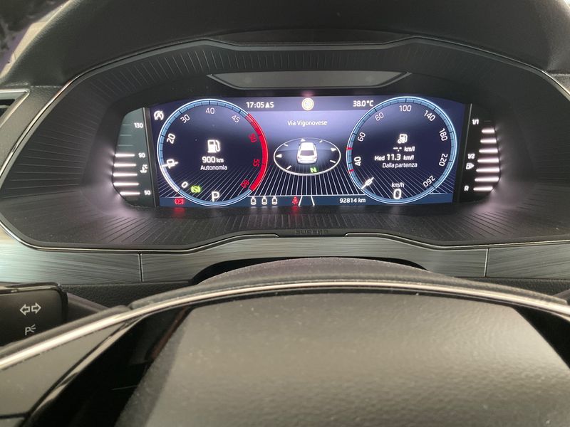 Skoda Superb 2.0 TDI Executive 2023 – снимка 18